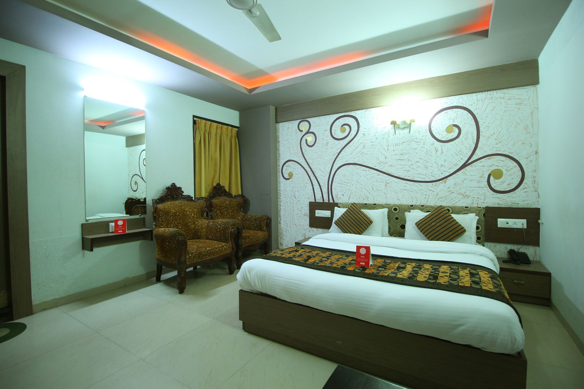 Oyo 4161 Hotel Shailly Inn อาเมดาบัด ภายนอก รูปภาพ