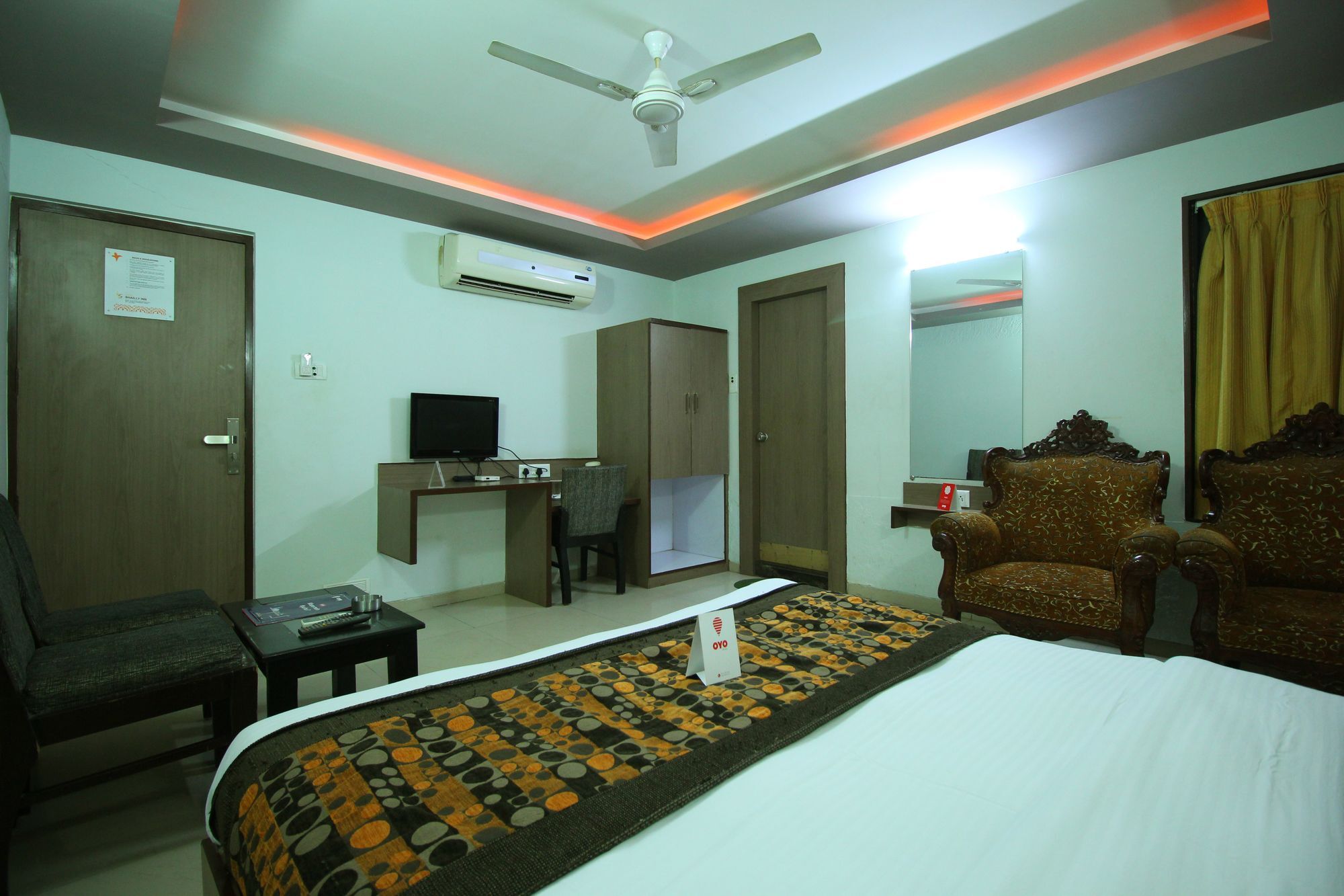 Oyo 4161 Hotel Shailly Inn อาเมดาบัด ภายนอก รูปภาพ