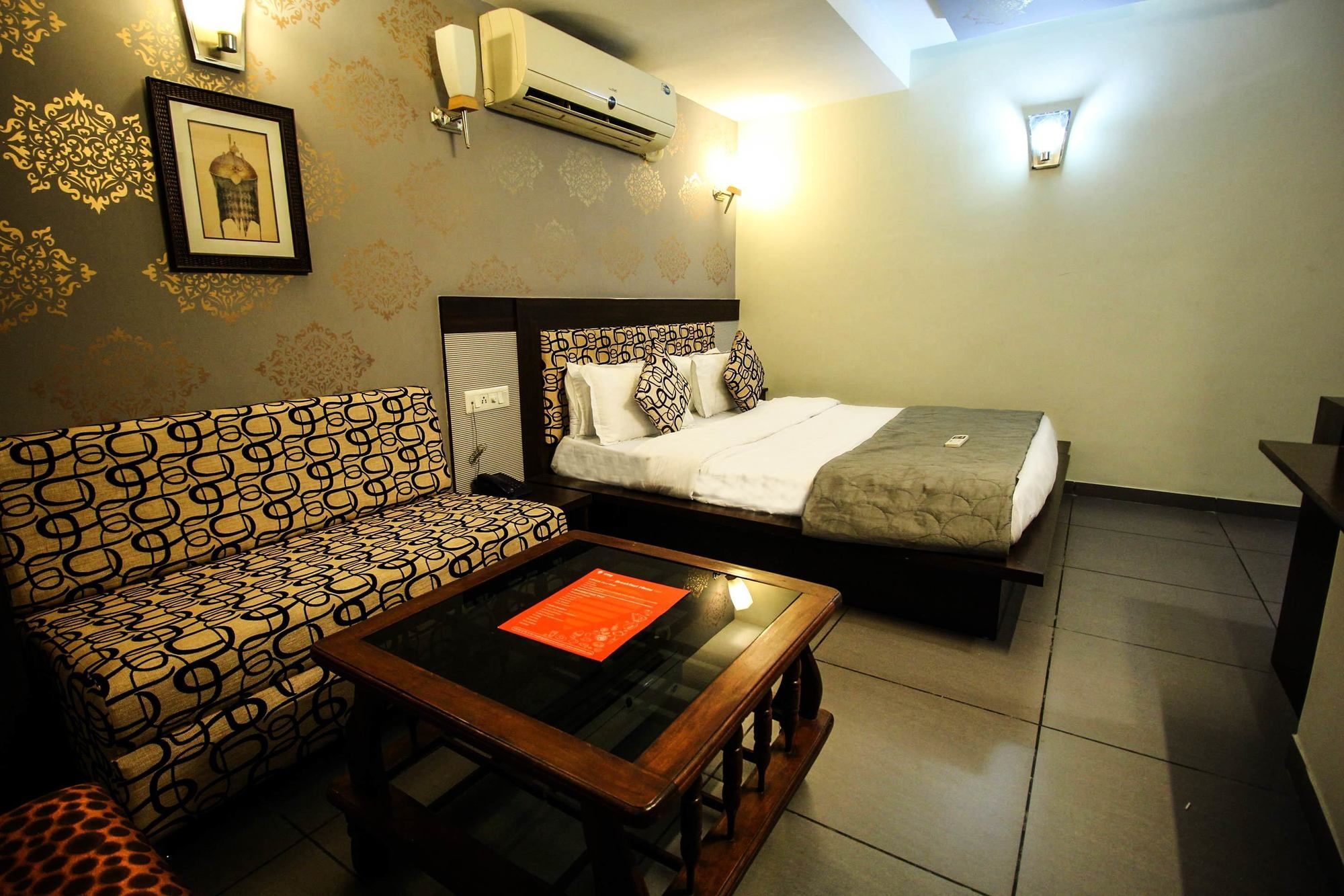 Oyo 4161 Hotel Shailly Inn อาเมดาบัด ภายนอก รูปภาพ