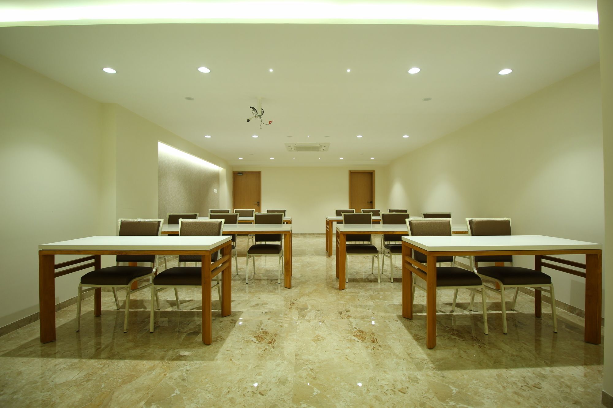 Oyo 4161 Hotel Shailly Inn อาเมดาบัด ภายนอก รูปภาพ